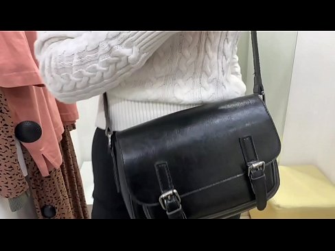 ❤️ Masturbazione pubblica della giovane cagna FeralBerry con un dildo nel camerino ☑ Video di sesso al it.vbdsm.ru ❌️