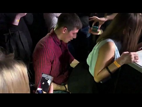 ❤️ Sesso reale in un nightclub russo. Ragazza russa di 18 anni nell'ano e nella vagina scopata in un nightclub ☑ Video di sesso al it.vbdsm.ru ❌️